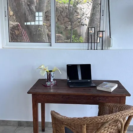 Drago Y Laurel Apartment